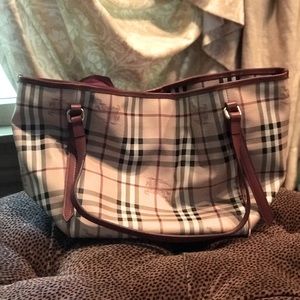 2012 vintage Burberry purse. Mostly great cond.